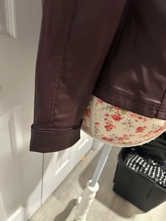 White House Black Market Women's Faux Leather Jacket in Deep Plum - Picture 4 of 5